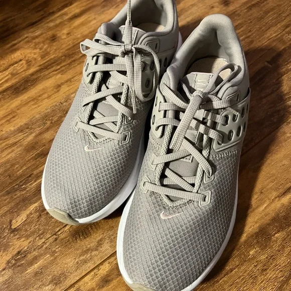 Nike Women's Air Max Bella Training Shoes - Picture 2 of 7